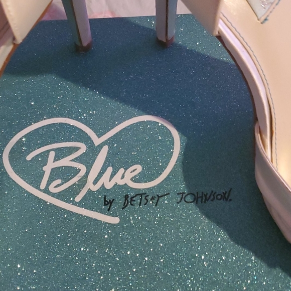 Shoes - Picture 2 of 8